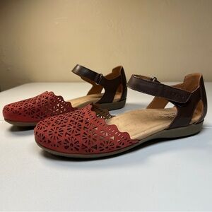 NWOB Earth Origins Bronnie Casual Slip-On Perforated Sandals Sz 8.5M